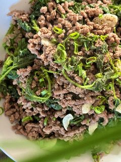 Hình của món Rau Tầm Ma Xào Bò Bằm.