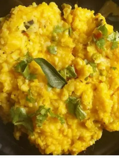 વઘારેલી ખીચડી (Vaghareli Khichdi Recipe In Gujarati) રેસીપી મુખ્ય ફોટો