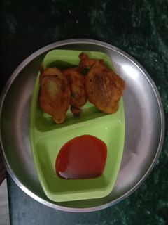 बेसन मिर्च के पकौडे (besan mirch ke pakode recipe in Hindi) रेसिपी मुख्य फोटो