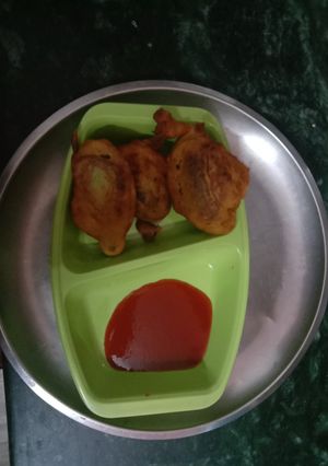 बेसन मिर्च के पकौडे (besan mirch ke pakode recipe in Hindi) रेसिपी मुख्य फोटो