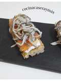 Mini tosta de salmón y gulas