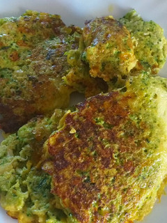 Una foto de Tortitas de brocóli