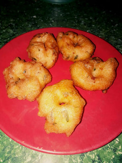 Ulundhu vadai/medhu vadai Recipe in tamil செய்முறை முக்கிய புகைப்படம்