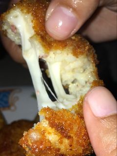 Foto resep Bola - Bola Nasi Kornet (rice ball mozarella)