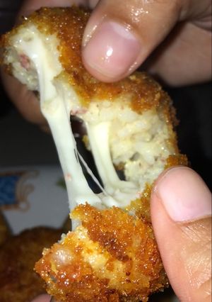 Foto resep Bola - Bola Nasi Kornet (rice ball mozarella)