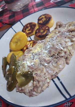Una foto de Huevos tirados