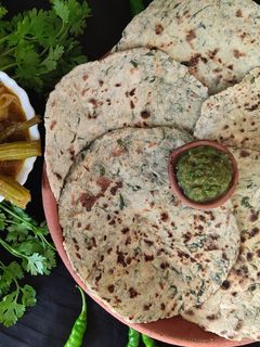 आलू मेथी पराठा (aloo methi paratha recipe in Hindi) रेसिपी मुख्य फोटो
