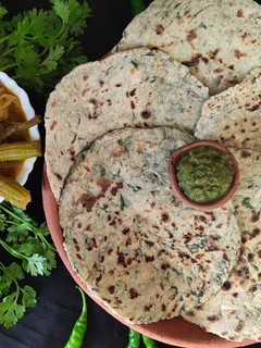 आलू मेथी पराठा (aloo methi paratha recipe in Hindi) रेसिपी मुख्य फोटो