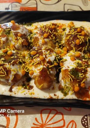 दिल्ली के दही भल्ले (Delhi ke dahi bhalla recipe in marathi) रेसिपी चे मुख्य फोटो 