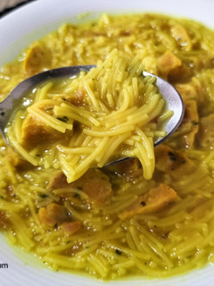 Una foto de Sopa de cocido, fideos y relleno de huevo en 20 minutos