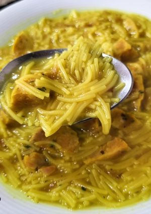 Una foto de Sopa de cocido, fideos y relleno de huevo en 20 minutos