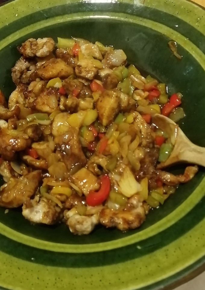 Una foto de Pollo con verduras estilo cantonés