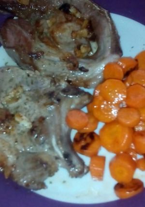 Foto principal de Aguja de cerdo con zanahorias