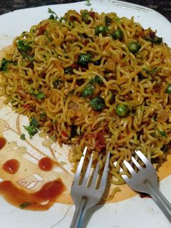 यिप्पी नूडल्स (yippee noodles recipe in Hindi) रेसिपी मुख्य फोटो