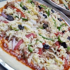 A picture of Chicken pizza.