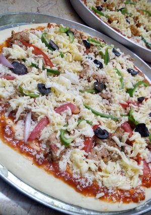 A picture of Chicken pizza.