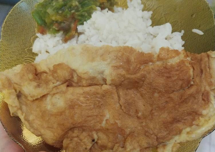 Telor dadar + sambel ijo