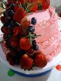 Pastel de frutos rojos con buttercream