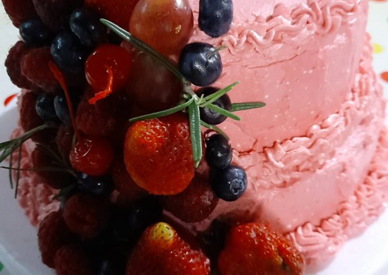 Pastel de frutos rojos con buttercream