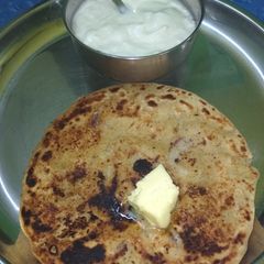 A picture of Potato paratha.