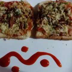 A picture of Bread pizza.