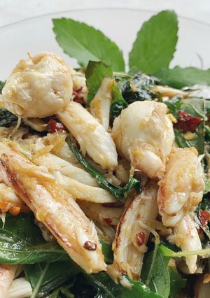 รูปของ ผัดกะเพราปู 🌿 🦀 / Stir fried basil with crab meat 🌿 🦀