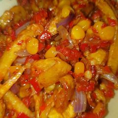 A picture of Corn sauce and chips.