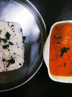 जीरा राइस और दाल फ्राई (jeera rice aur dal fry recipe in Hindi) रेसिपी मुख्य फोटो