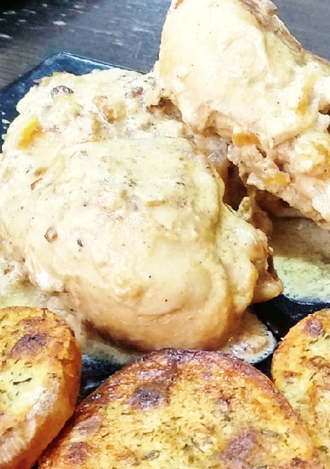 Una foto de Pollo con crema de pimienta
