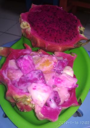 Foto resep Salad buah naga merah sajian cepat kilat