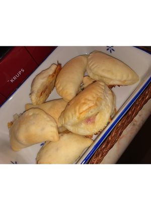 Una foto de Empanaditas rápidas de jamón y queso