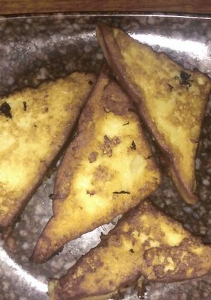 A picture of French toast.