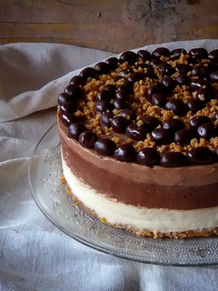 Una foto de Tarta Tres Chocolates