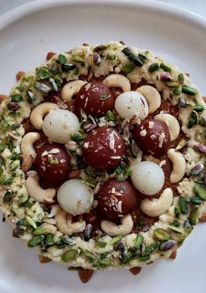 A picture of Gajarpak cake.