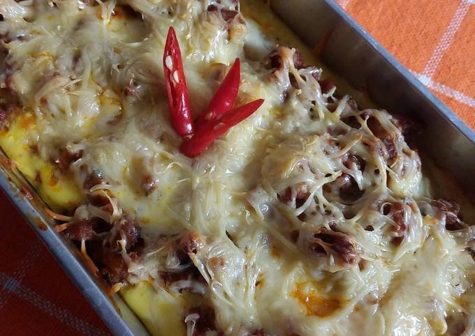 Bagaimana Membuat Kentang panggang saos bolognese Anti Gagal