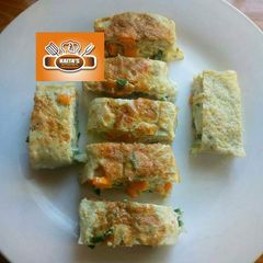 A picture of Omelette egg roll.