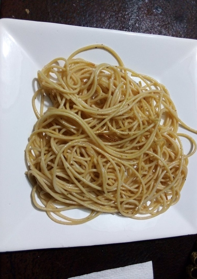 Una foto de Spagueti a la mantequilla con tequila y polvo de hierba santa las Correa