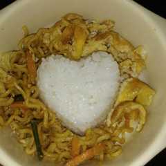 A picture of Nasi Uduk Simple Rice cooker.