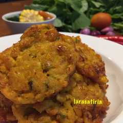 A picture of Perkedel Jagung.