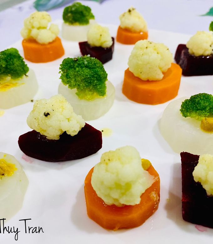 Hình của món Trang Trí 🌼🍀: Rau Củ luộc ngủ sắc - sốt bơ mặn.