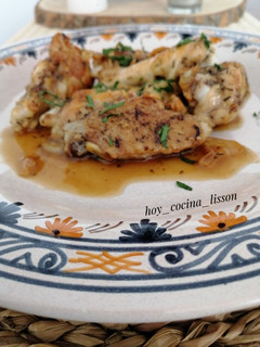 Una foto de Alitas de pollo al ajillo