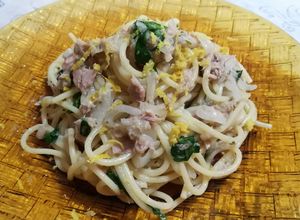 Foto di Spaghetti al limone con tonno e cipolla