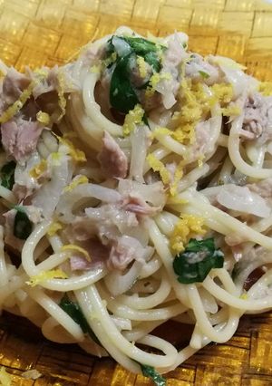 Foto di Spaghetti al limone con tonno e cipolla