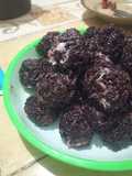Bola Ketan Hitam Kukus