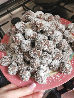 Kedvenc kókuszgolyó recept fotója