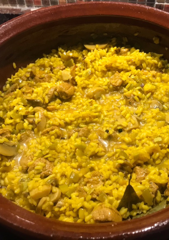 Una foto de Arroz con carne de cerdo adobada