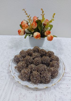A picture of Nuts chocolate nariyal ladoo.
