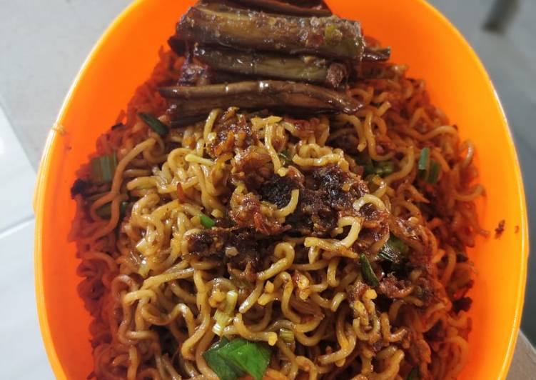 Langkah Mudah untuk Membuat Mie goreng pedas, Bisa Manjain Lidah