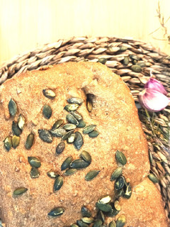 Una foto de Pan 🍞 de semillas de girasol y calabaza (en panificadora Lidl)