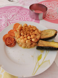 Una foto de Garbanzos encebollados